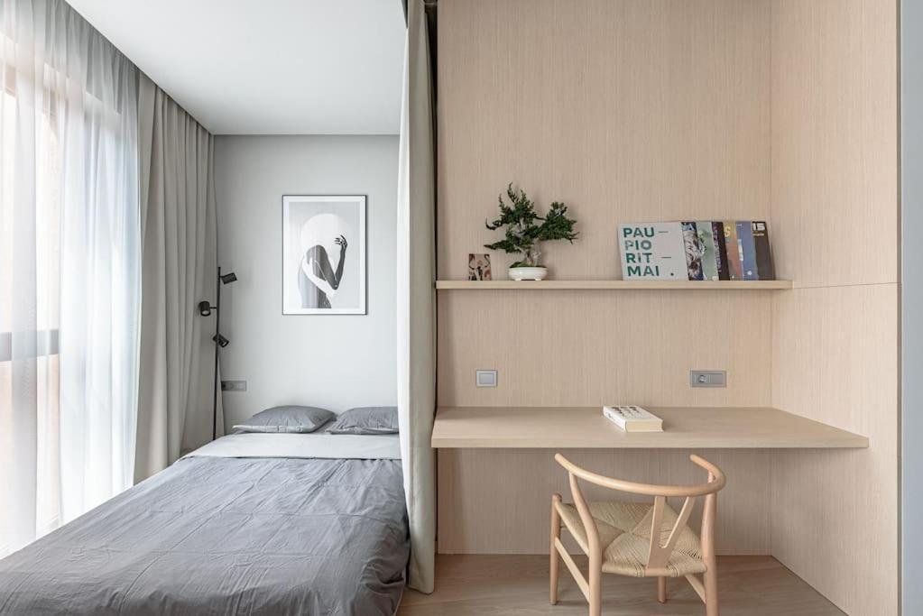 Cozy Japanese Oasis With Balcony, Gramophone, Netflix Apartment VNO Exterior photo