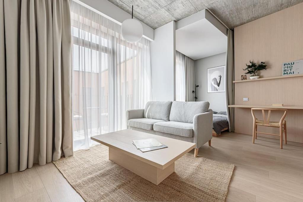 Cozy Japanese Oasis With Balcony, Gramophone, Netflix Apartment VNO Exterior photo
