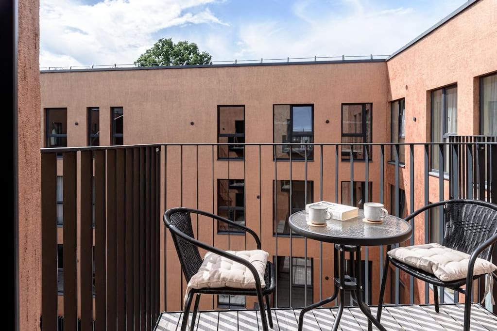 Cozy Japanese Oasis With Balcony, Gramophone, Netflix Apartment VNO Exterior photo