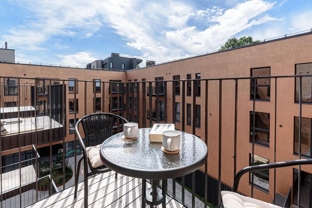 Cozy Japanese Oasis With Balcony, Gramophone, Netflix Apartment VNO Exterior photo
